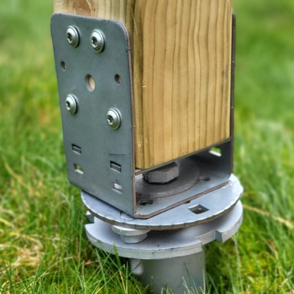 Connecteur en U pour la fixation de poteaux verticaux 140 x 140 mm sur vis de fondation - système Weasyfix