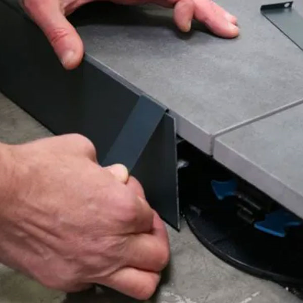 Jonction droite clipsable pour profilé de finition terrasse Jouplast - Haut. 70,00 mm - Larg. 30,0 mm - Gris anthracite