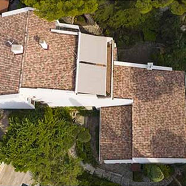 Tuile en terre cuite - Romane Sans - double emboîtement grand moule fortement galbée - Rouge