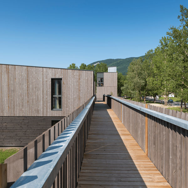 Bardage bois NEW AGE Douglas profil Linéa massif poncé saturateur pré-grisé Sivalbp - Irisé 21x125 mm L.4 M