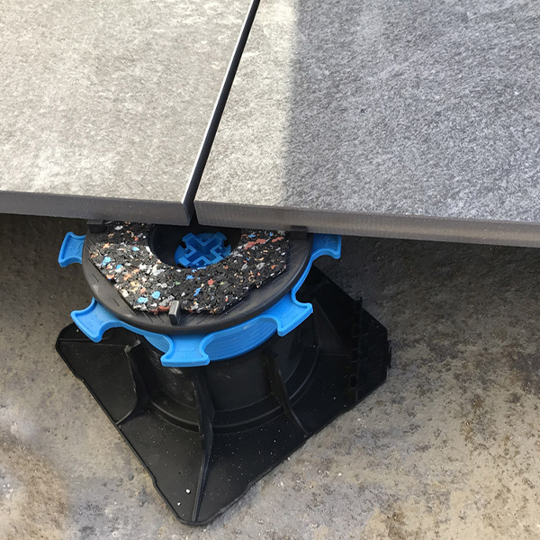 Plot pour terrasse en dalles Cleman Jouplast - hauteur réglable de 28 à 40 MM