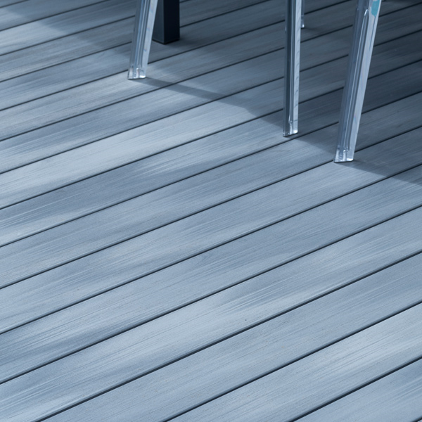 Lame de terrasse en bois composite Atmosphère finition brossée - Silvadec - 138 MM x 23,00 MM - longueur 4,00 M - Gris Ushuaïa