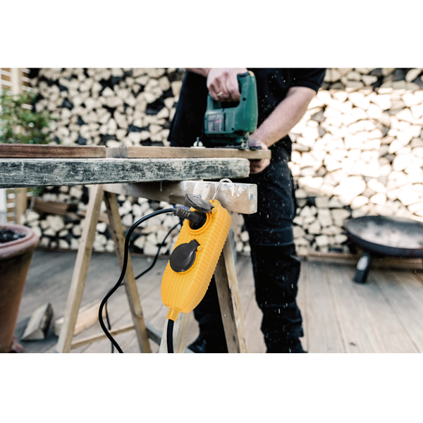 Rallonge électrique Brennestuhl câble de 5,0 M H07RN-F 3G2,5 avec Powerblock 4 prises à clapet IP44