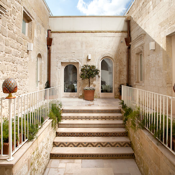 Carrelage extérieur en grès cérame effet pierre - Pietra Di Lecce version Grip - 80,5 cm x 80,5 cm - ép.9,00 mm