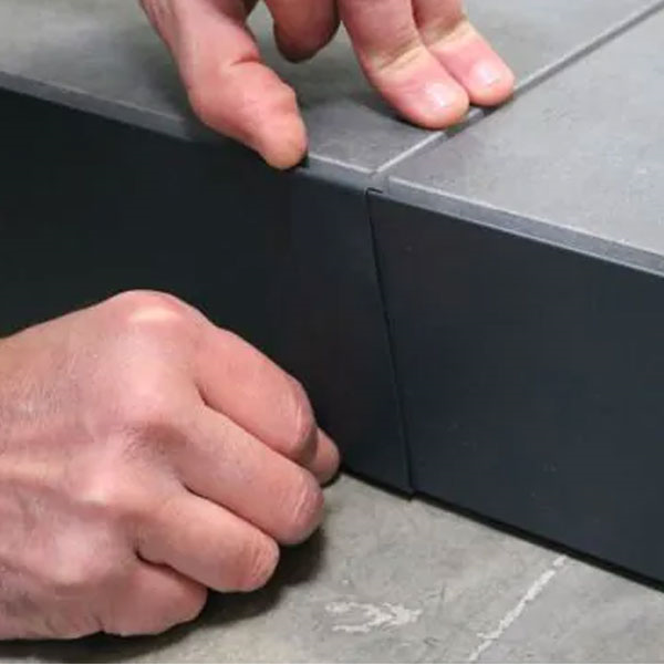 Jonction droite clipsable pour profilé de finition terrasse Jouplast - Haut. 70,00 mm - Larg. 30,0 mm - Gris anthracite