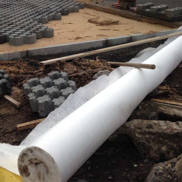 Géotextile non tissé Edia - polypropylène blanc - R. 4 kN - rouleau de 2,00 M x 25,00 M