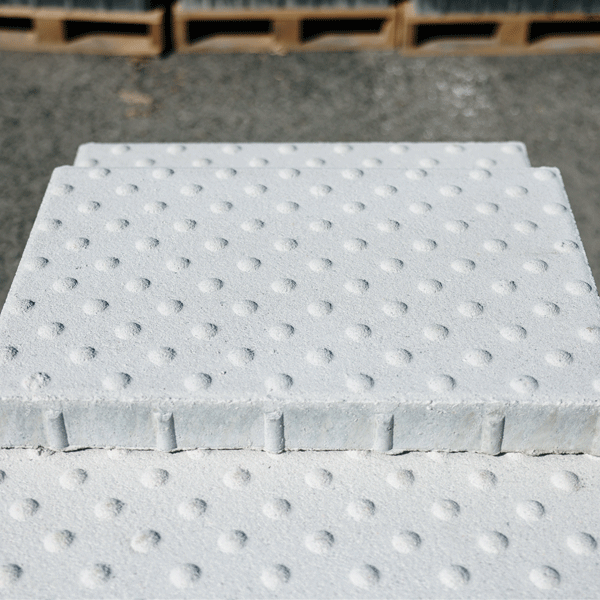 Dalle podotactile certifié NF - TACTILGRIP 4 - pierre reconstituée - 42 x 60 cm - ép. 4 cm - Blanc Fjord