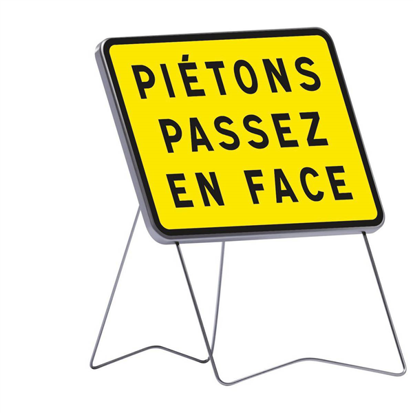 KC1 T1 PIETONS PASSEZ EN FACE