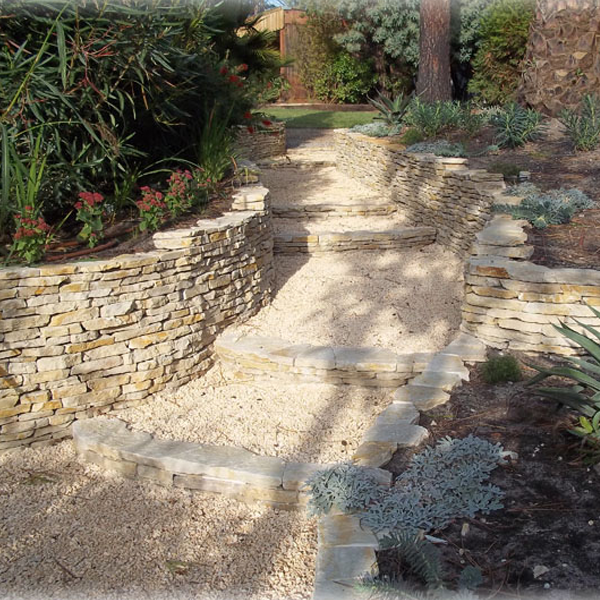 Pierres naturelles du Lot - pose en opus incertum - Ép.De 20 à 40 MM