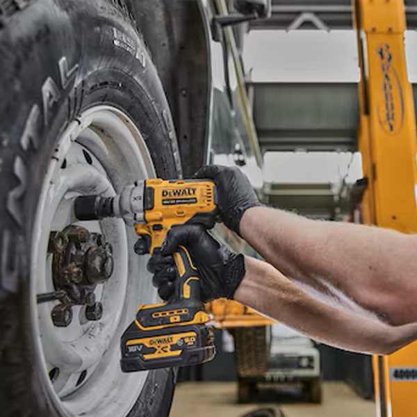 Boulonneuse à chocs compacte 1/2'' XR 18V brushless 812 Nm Dewalt DCF891NT-XJ - en coffret TSTAK sans batterie ni chargeur