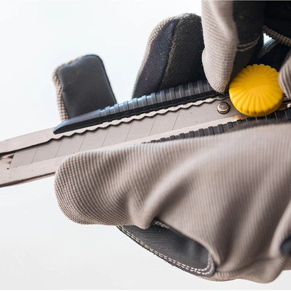 Cutter à lame sécable avec molette de blocage - Stanley - Fourni avec 1 lame largeur 28 mm