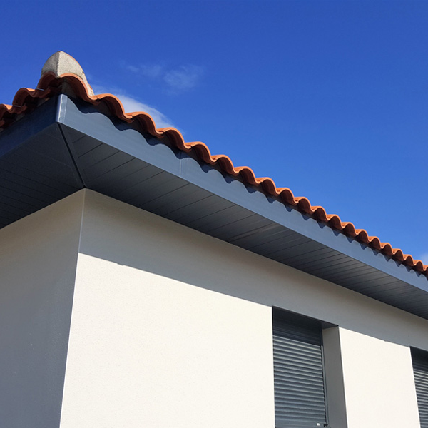 Bandeau de rive PVC arrondi pour avancée de toit - Deceuninck - gris anthracite - hauteur 225,0 MM - long. 6,00 M