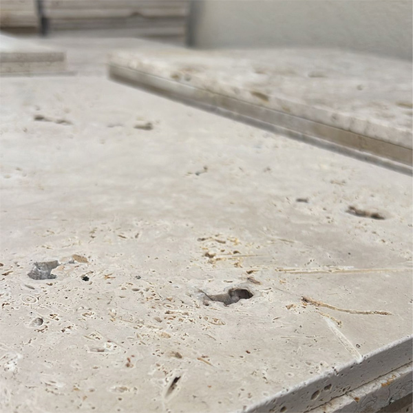 Dalle en pierre naturelle Travertin Rustic pour sol et mur intérieur ou extérieur - 61 CM x 40,6 CM - ép. 12 MM