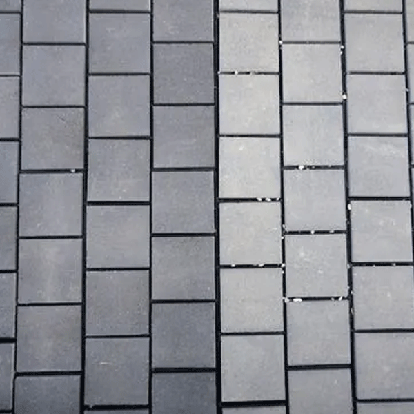 Plaque stabilisatrice Urbanit pour 6 pavés en pose décalée de 15 x 15 x 6 cm