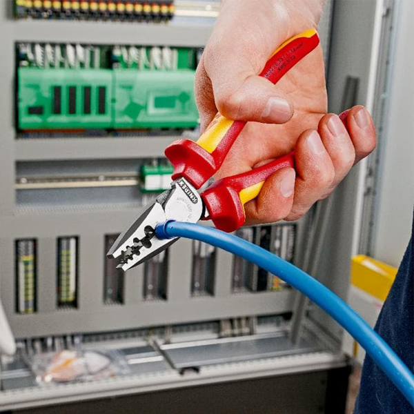 Pince à sertir pour embouts de câble de 0,25 à 16 mm²  - 97 78 180 Knipex - Isolée 1000V