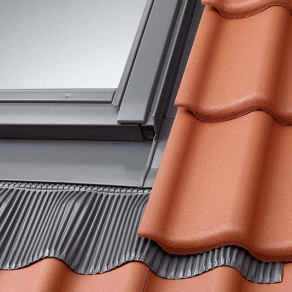 Raccord de rénovation sur tuile Velux EW6000 avec isolant pour fenêtre de toit CK02 de 55,0 CM x 78,0 CM