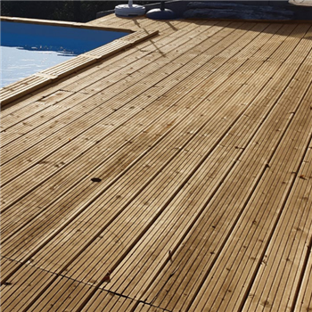 Lame de terrasse bois en Pin du Nord striée - Nuséo - Traité classe 4 marron - 145 MM x 27,00 MM - Longueur 5,40 M