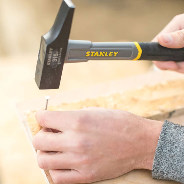 Marteau de menuisier - Stanley - Tête 315 grammes - Manche en fibre de verre large avec grip