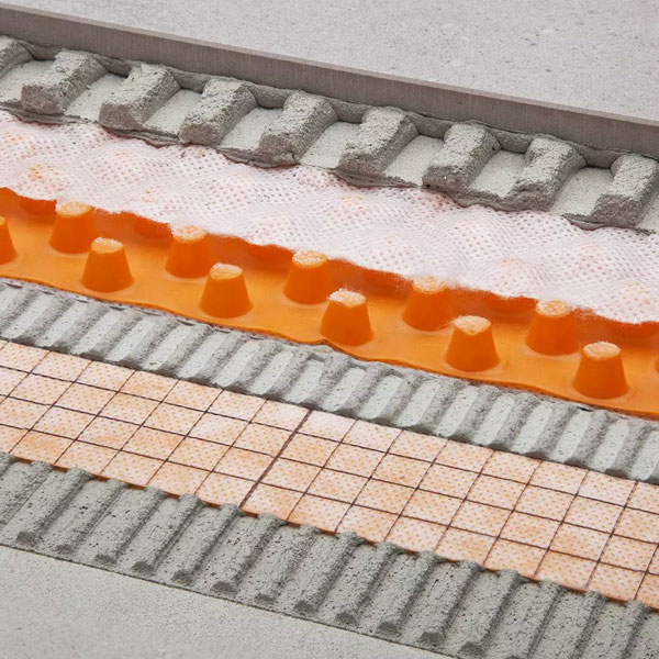 Natte de désolidarisation de drainage et d'étanchéité sous carrelage extérieur - DITRA DRAIN 8 - plots de 8 mm - Rouleau 1 m x 12,5 ml