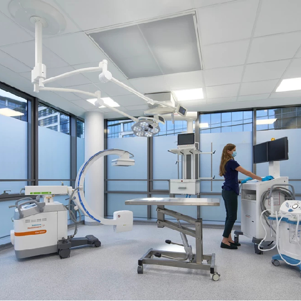 Dalle faux plafond 60 x 60 cm pour zones sèches et nettoyage régulier - Hygiene Meditec A - ép. 15 mm