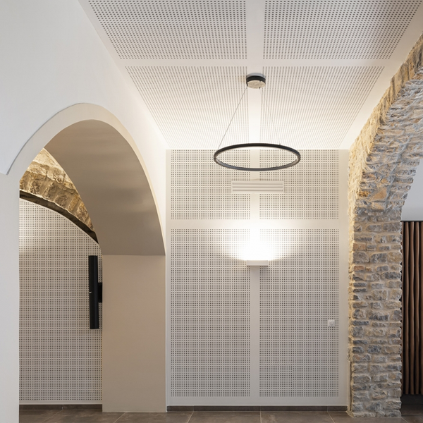 Plaque de plâtre perforée Knauf Delta 4 pour plafond acoustique - Quadril 3 - 2,40 M x 1,20 M - ép. 12,5 MM