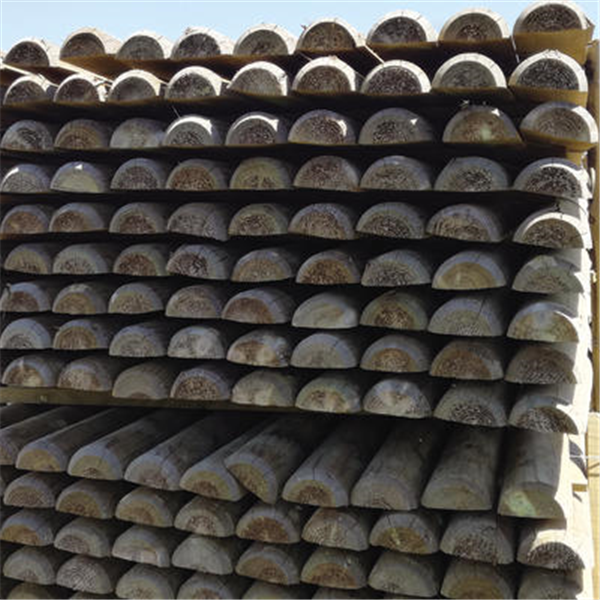 Demi-rondin de bois fraisé en pin - traité classe 4 vert - diamètre 140 mm - longueur 2,00 M