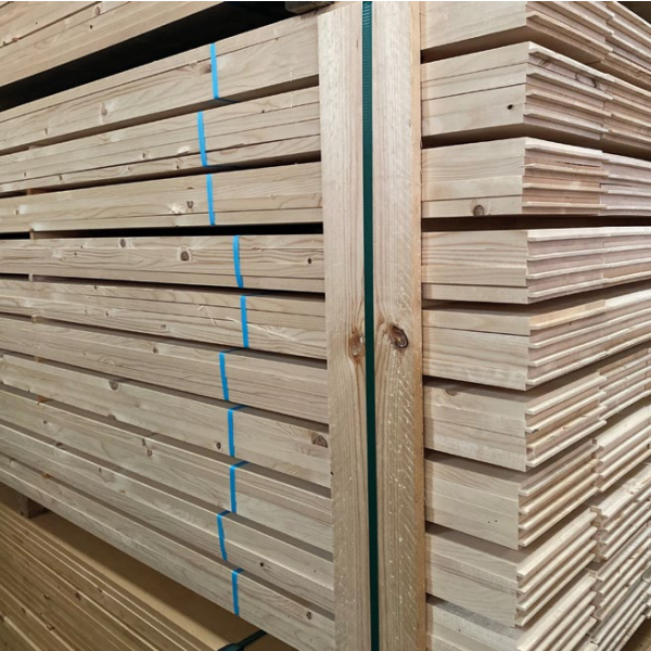 Planche de rive avec congé et rainure - sapin du nord non traité - 170,0 MM x 21 MM - longueur 4,80 M