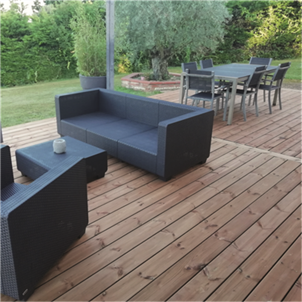 Lame de terrasse bois en Pin du Nord bombée - Liséo+ - Bois qualité US - Traité classe 4 marron - 145 MM x 27,00 MM - Longueur 3,90 M