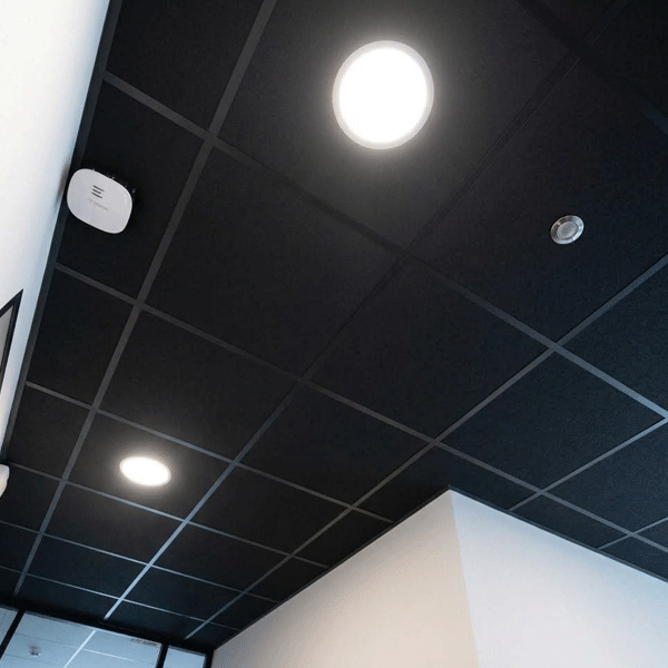 Dalle plafond acoustique Noir Tonga dB 41 A - Bords droits - 600,0 mm x 600,0 mm - ép. 38 mm