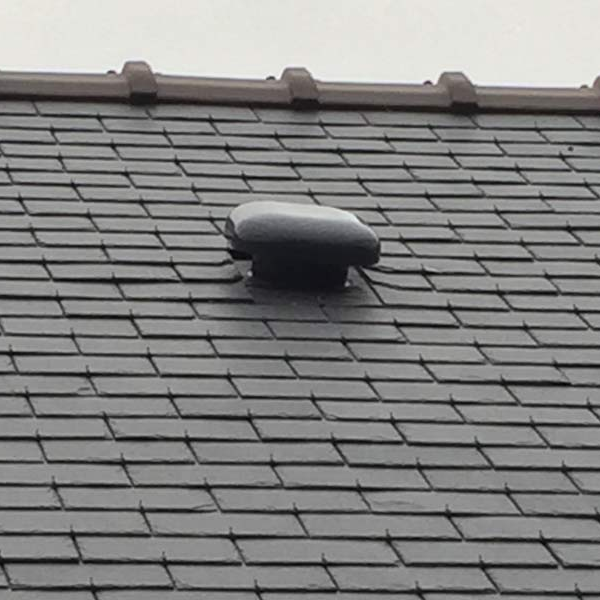 Chapeau de ventilation de toit avec moustiquaire diamètre 80 à 125 mm - PVC Ardoise