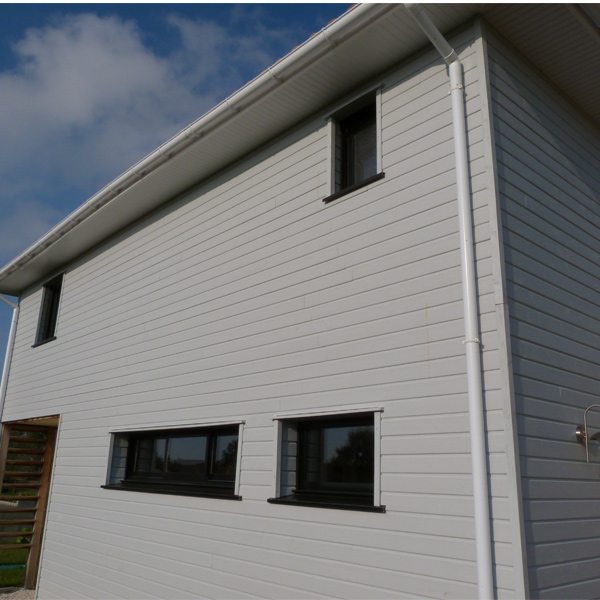 Bardage bois peint en Sapin du Nord de classe 3.1 - Extra Silverwood - Profil Line - 20,00 MM x 125,00 MM - Long. 4,15 M - Coloris Gris lumière