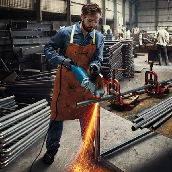 Meuleuse d'angle filaire 230 mm - Bosch GWS 22-230 P - 2200W - En carton avec poignée auxiliaire Vibration Control