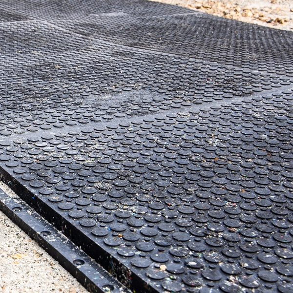 Plaque de roulage 35 T Helox en PVC emboîtable avec surface antidérapante - 1200 x 800 mm - ép. 32 mm