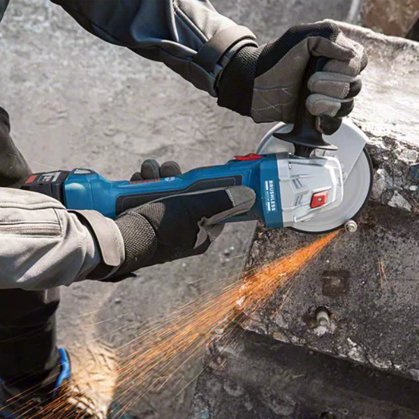 Meuleuse Bosch Ø125mm GWS 18V-7 2 batteries GBA 18V 4,0Ah Chargeur GAL 18V-40 L-Boxx