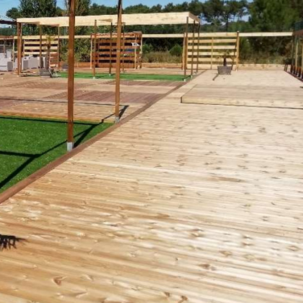 Lame de terrasse bois en Pin du Nord lisse - Classéo + - Bois qualité US - Traité classe 4 vert - 145 MM x 27,00 MM - Longueur 3,90 M