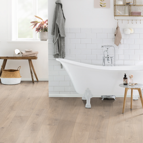 Parquet stratifié NatureSense Aqua Classic 8/32 - 4 chanfreins avec système Aqua CLIC it! 24h - 193 MM x 8,00 MM x 1292,0 MM - Chêne Florence