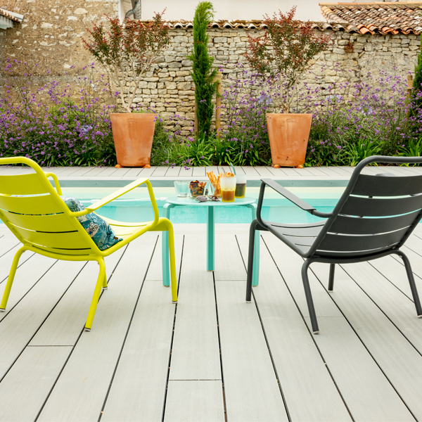 Lame de terrasse en bois composite Atmosphère finition brossée - Silvadec - 138 MM x 23,00 MM - longueur 4,00 M - Gris Bélem