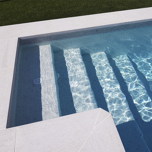 Mosaïque en émaux de verre antidérapants Zen - carreau de 2,5 x 2,5 cm - trame de 49,5 x 31,2 cm - Carrara