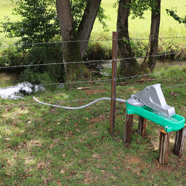 Abreuvoir pompe de prairie pour chevaux et bovins - AQUAMAT II - avec kit d'aspiration complet 7 mètres