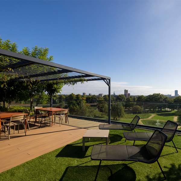 Lame de terrasse en bois composite Atmosphère finition brossée - Silvadec - 138 MM x 23,00 MM - longueur 4,00 M - Brun Lima