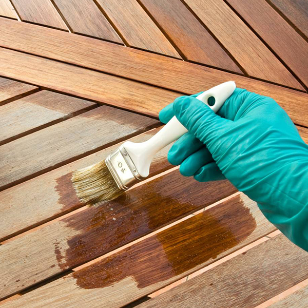 Comment entretenir votre terrasse ou bardage en bois