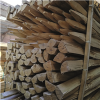 Piquet châtaignier scié