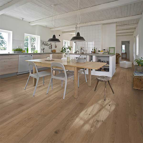 Salle à manger parquet blanchi