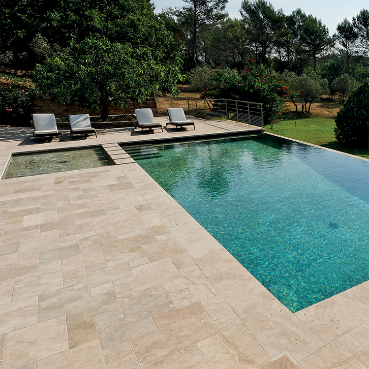 Terrasse pierre naturelle