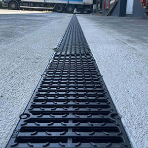 Caniveaux de drainage en béton polymère MEA Gamme TP