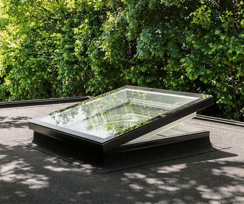 Fenêtre avec protection en verre plane
